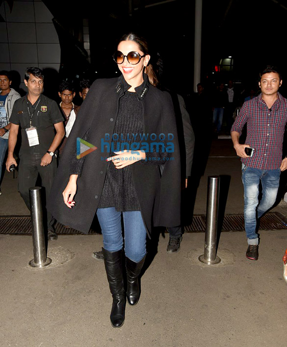 deepika padukone snapped at the domestic terminal returning from delhi 8