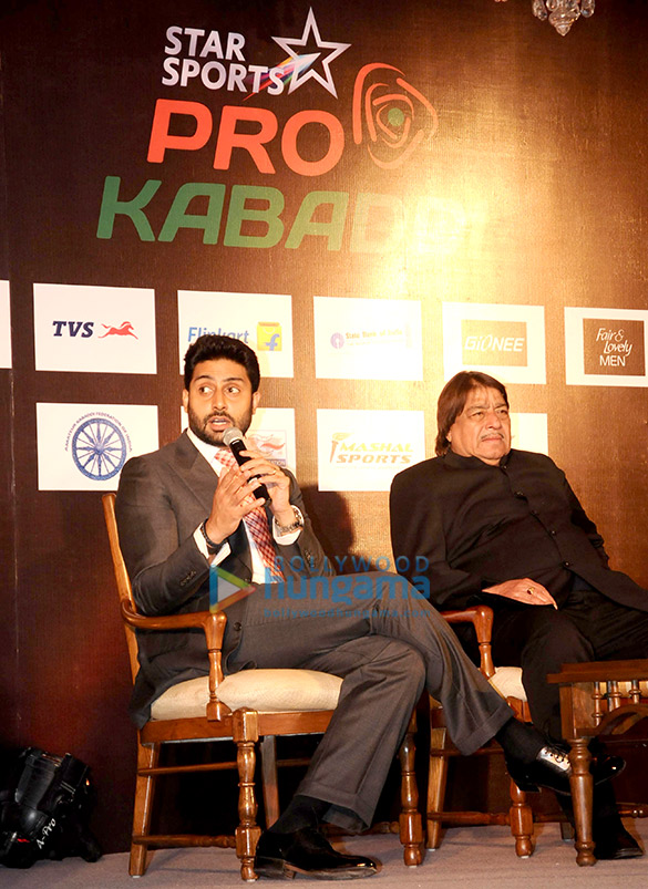 abhishek bachchan at the press conference of pro kabaddi season 3 12