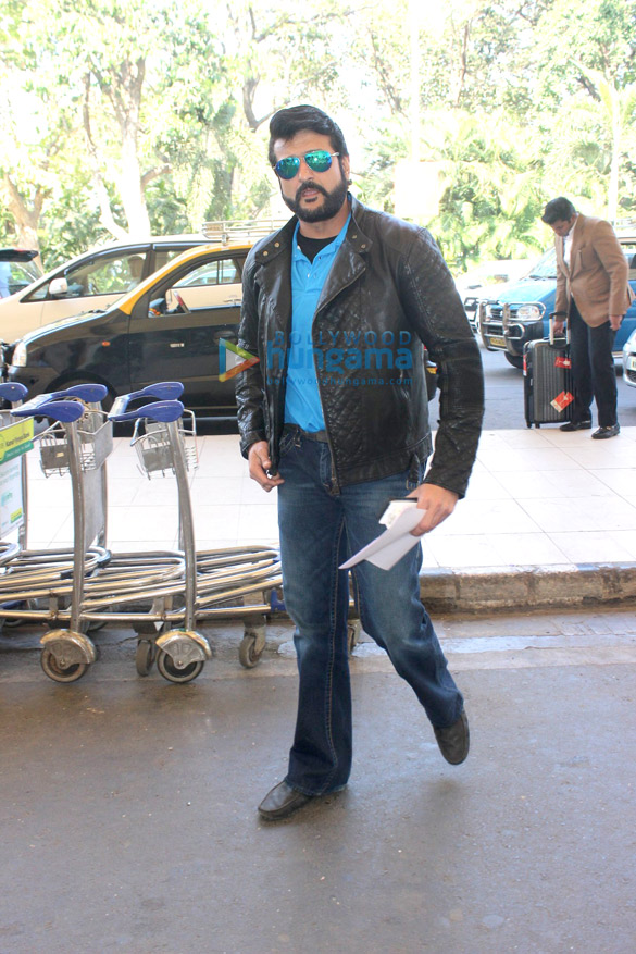 mumbai heroes depart for ccl launch in bangalore 5