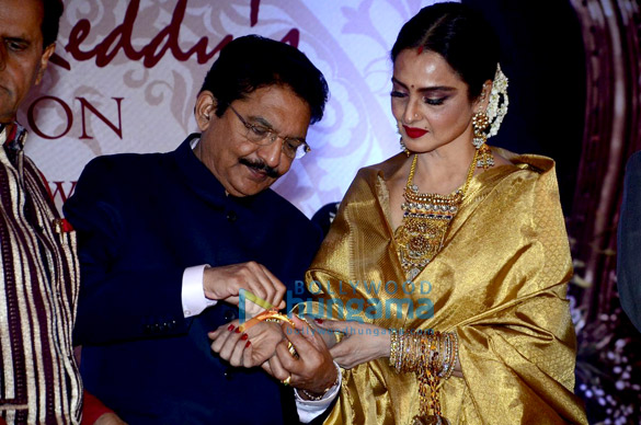 rekha honoured with yash chopra memorial award by tsr foundation 3