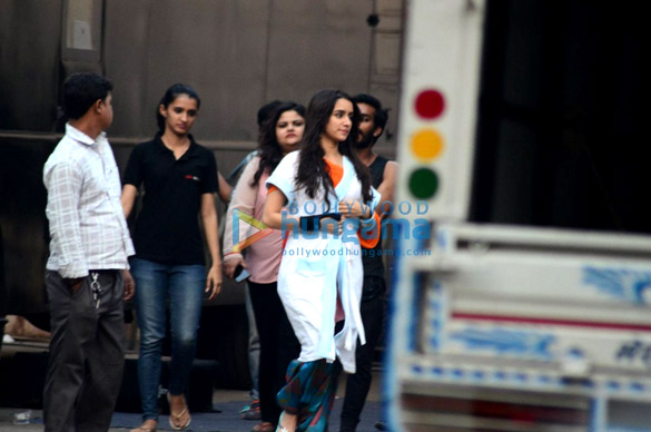 tiger shroff and shraddha kapoor snapped on the sets of baaghi 2