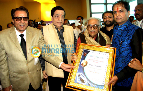 dharmendra anil sharma ameen sayani others at 19th hira manek awards 3