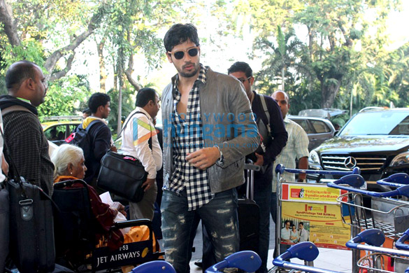 sidharth malhotra snapped at the domestic terminal 3