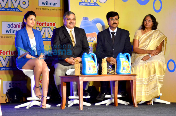 parineeti chopra unveils adani wilmar fortune vivo oil 7