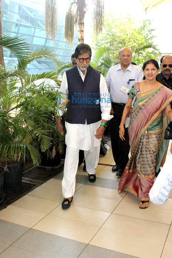 amitabh bachchan farhan akhtar others snapped at the airport 2