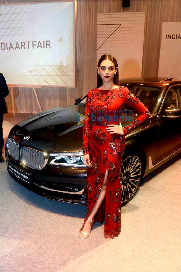 soha ali khan esha gupta aditi rao hydari grace the launch of bmw at india art fair 3