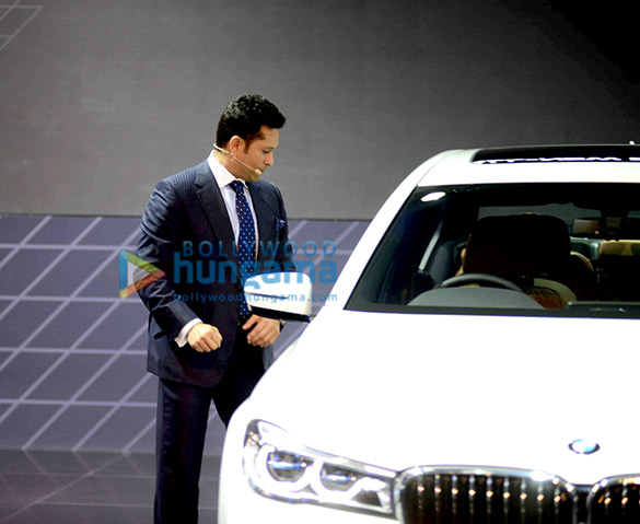 sachin tendulkar unveils the new bmw 7 series at auto expo 2016 5