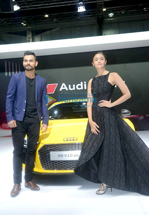 virat kohli alia bhatt unveil the new audi r8 at auto expo 2016 7