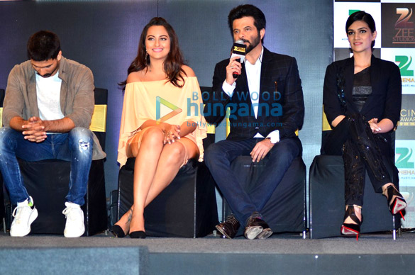shahid kapoor sonakshi sinha anil kapoor kriti sanon at the announcement of zee cine awards 2016 6