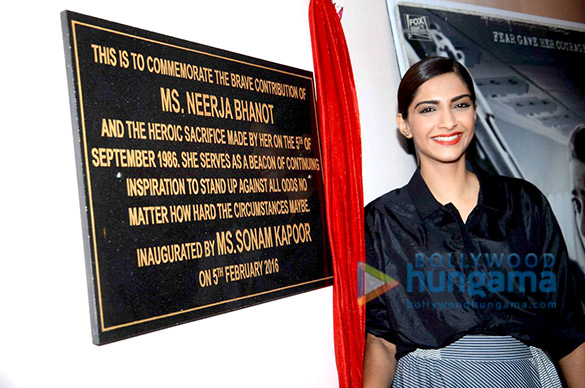 sonam kapoor unveils the neerja bhanot plaque at xaviers institute 3