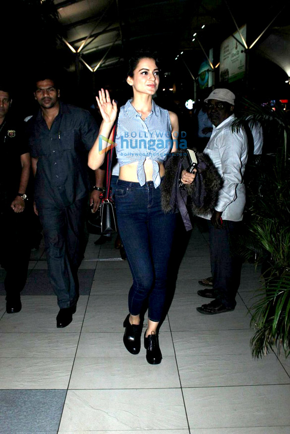 arjun kapoor kangna ranaut and others snapped on arrival at the domestic airport 6