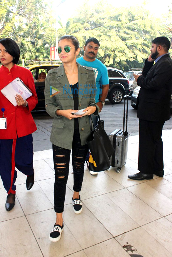alia bhatt leaves to shoot for gauri shindes movie in goa 6