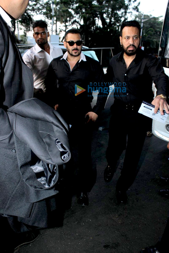 salman khan preity zinta and others snapped at the airport 2