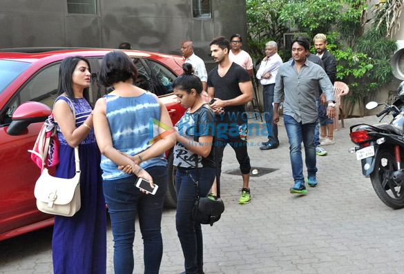 shahid kapoor snapped post dubbing at mehboob studio 3