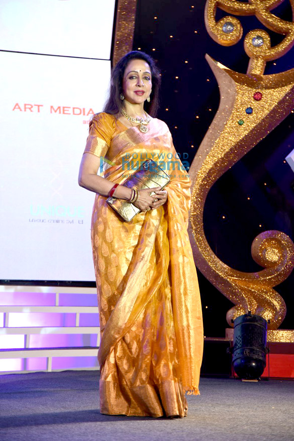 daisy shah shriya saran ameesha patel and others at the national jewellery awards 2016 13