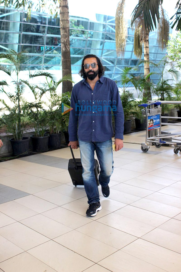 arjun rampal abhishek bachchan and others snapped at the airport 9