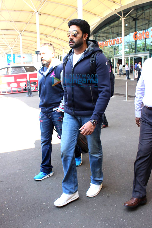 abhishek bachchan suniel shetty and others snapped at the airport 8