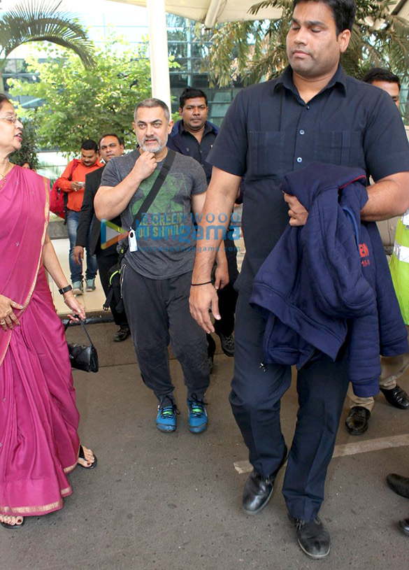 aamir khan arrives after shooting for dangal in delhi 6