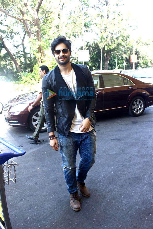 arjun kapoor ameesha patel others snapped at the airport 4