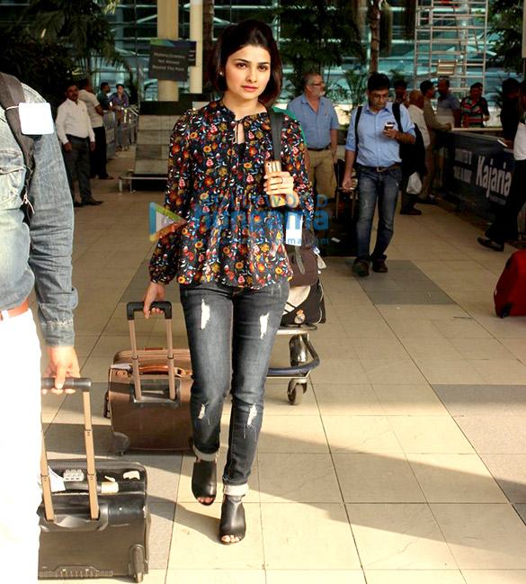 farhan akhtar prachi desai others snapped at the airport 3