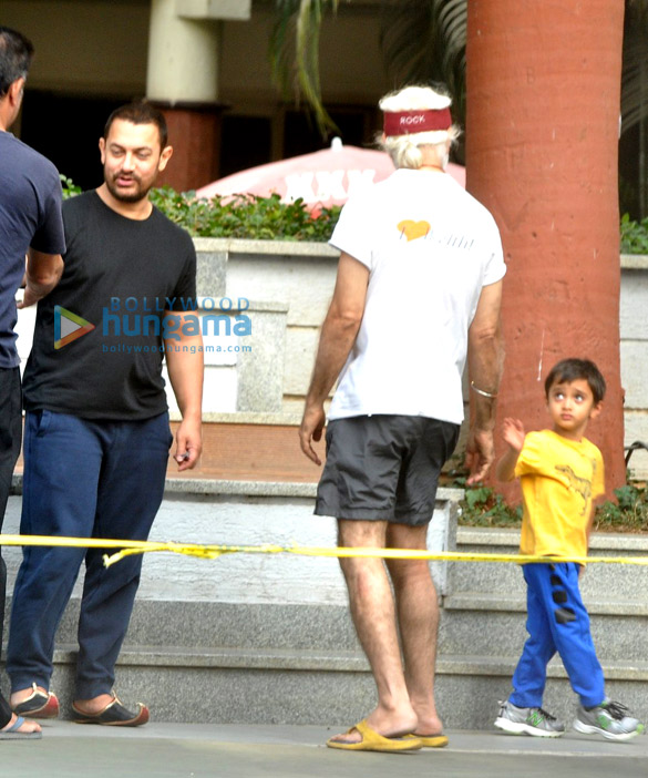 aamir khan snapped taking a walk with his son azad rao khan in bandra 8