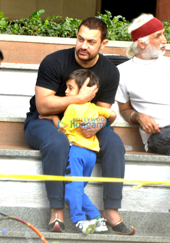 aamir khan snapped taking a walk with his son azad rao khan in bandra 6