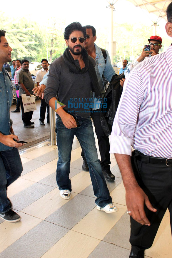 shah rukh khan goes to delhi for fan anthem launch 10