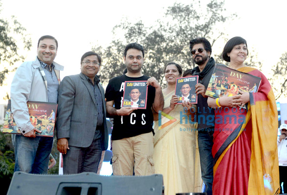 shah rukh khan launches fan anthem at hans raj college in delhi 4