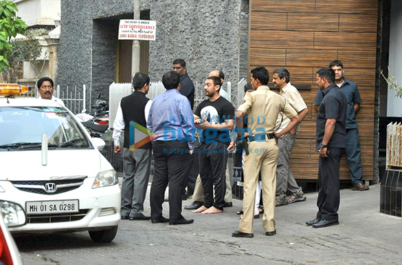 aamir khan snapped after a meeting with maharashtra government officials 7