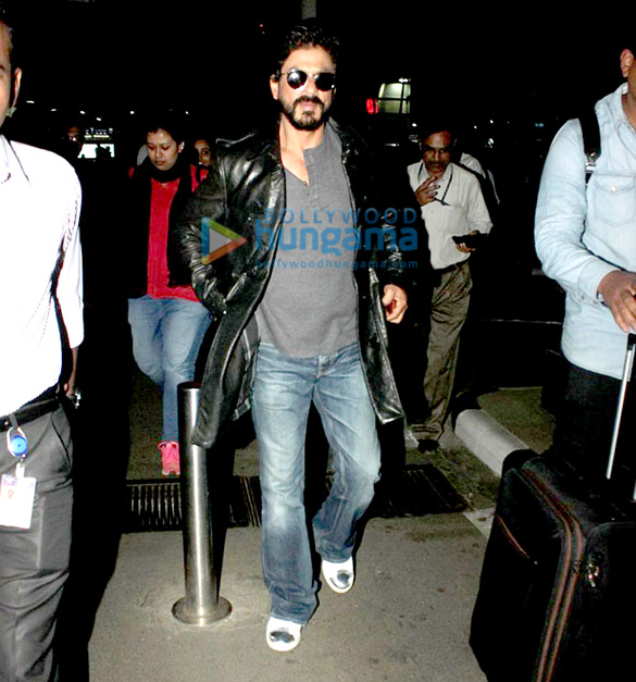 shah rukh khan returns from delhi after the launch of fan anthem 19
