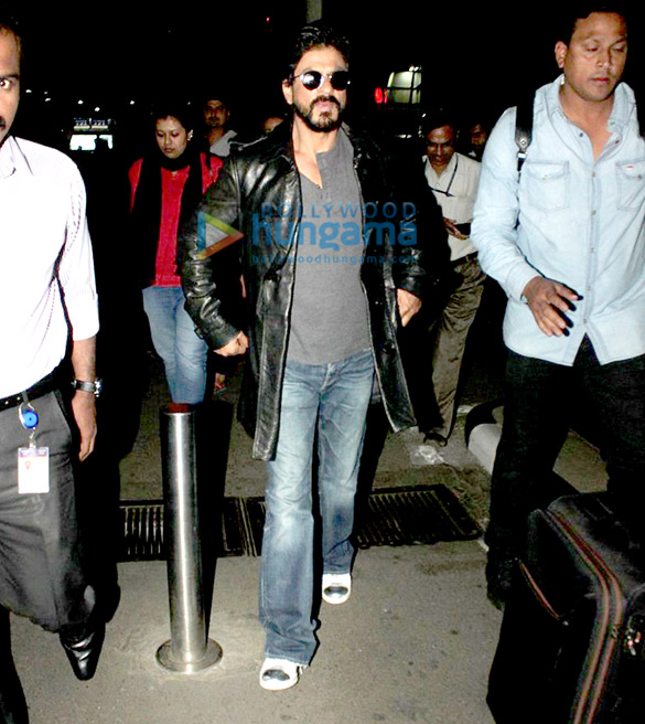 shah rukh khan returns from delhi after the launch of fan anthem 18