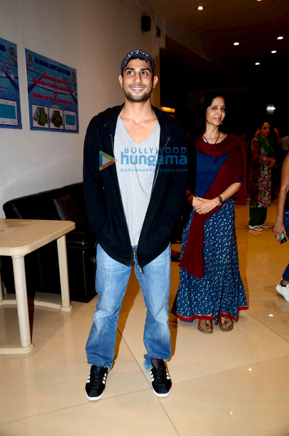celebs grace the special screening of aligarh 8