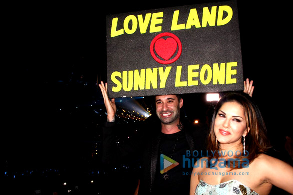 sunny leone graces loveland concert 6