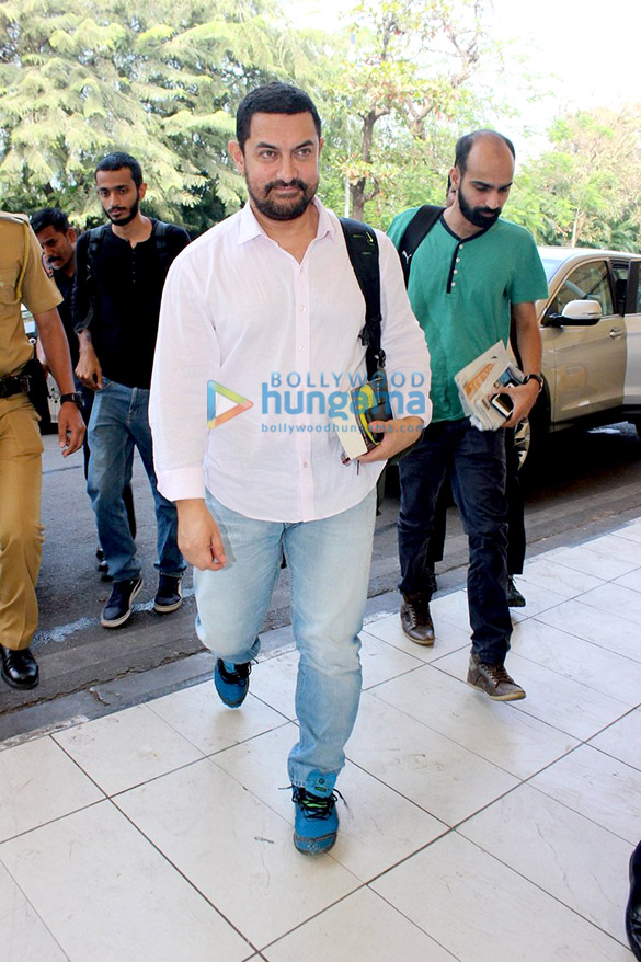 aamir khan ileana dcruz bipasha basu and many others snapped at the domestic airport 2