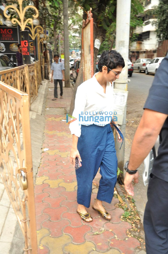kiran rao snapped post a meeting at karan johars office 7