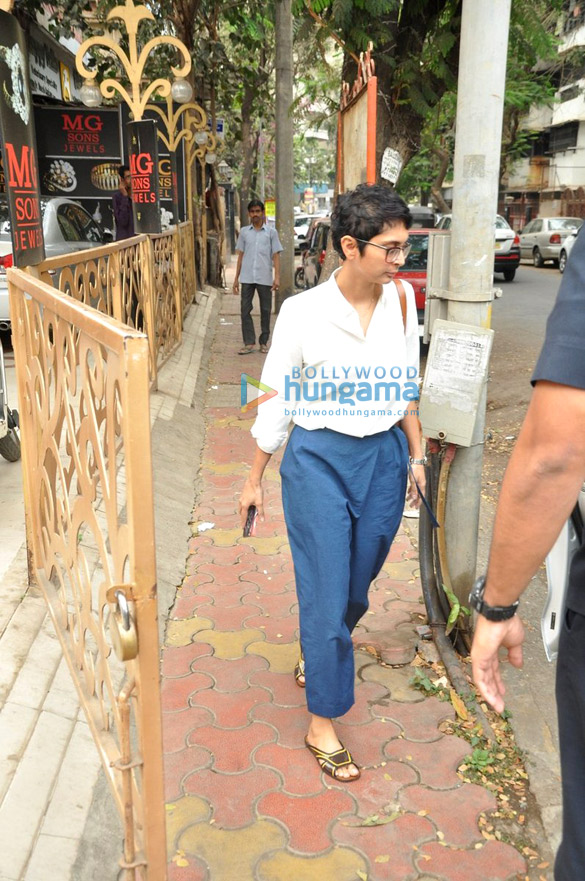 kiran rao snapped post a meeting at karan johars office 6