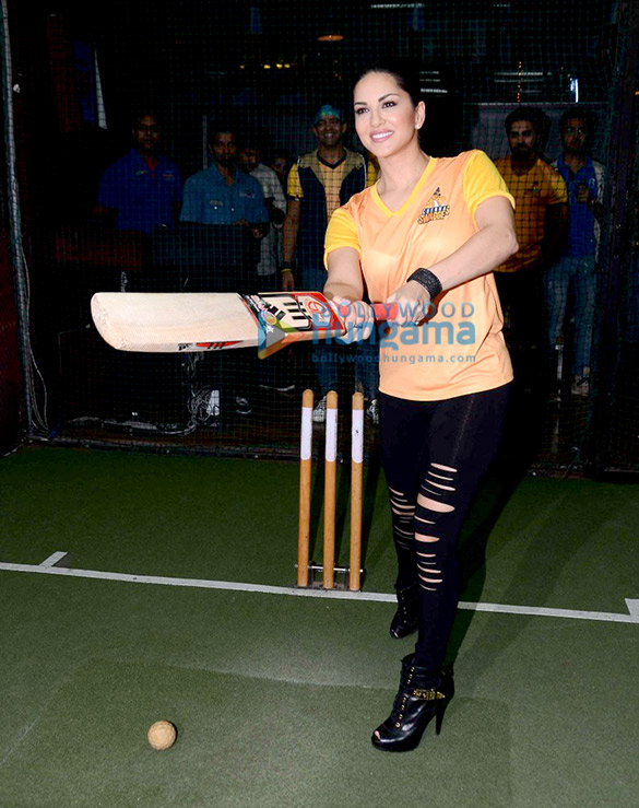 sunny leone promotes her bcl team the chennai swaggers at smaaash mumbai 9
