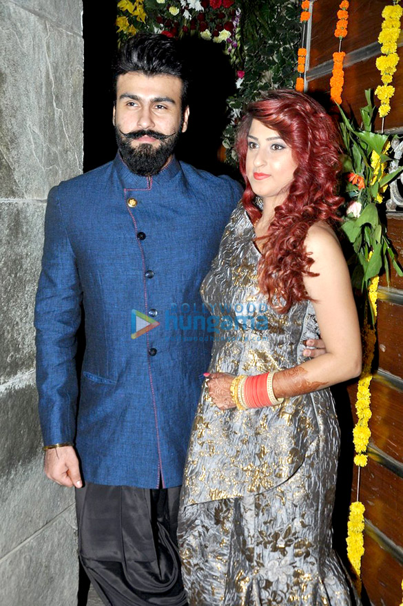 aarya babbar poses with wife post his wedding 4