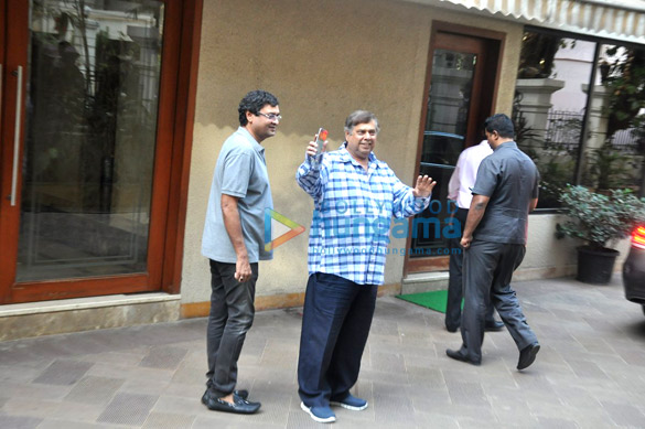 celebs visit sanjay dutt at his home in bandra 12