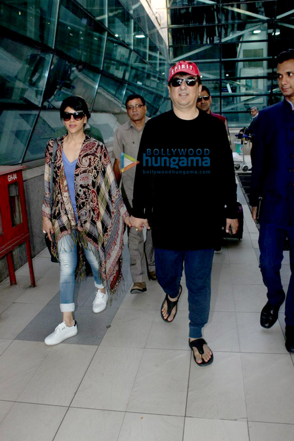 akshay kumar sushmita sen snapped at the domestic airport 5