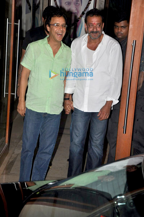 celebs visit sanjay dutt at his home in bandra 2