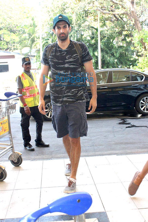 aditya roy kapur other celebs snapped at the domestic airport 2