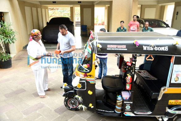 sanjay dutt meets his rickshaw driver fan 5