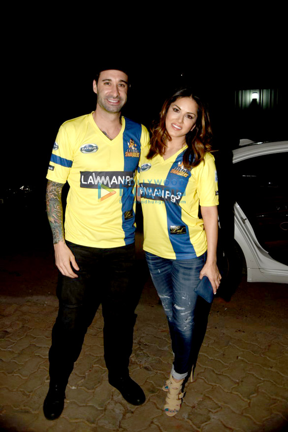 sunny leone at box cricket league match in mumbai 3