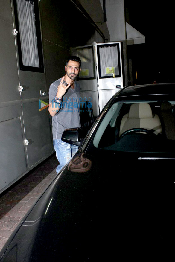 arjun rampal shraddha kapoor snapped on the sets of rock on 2 2