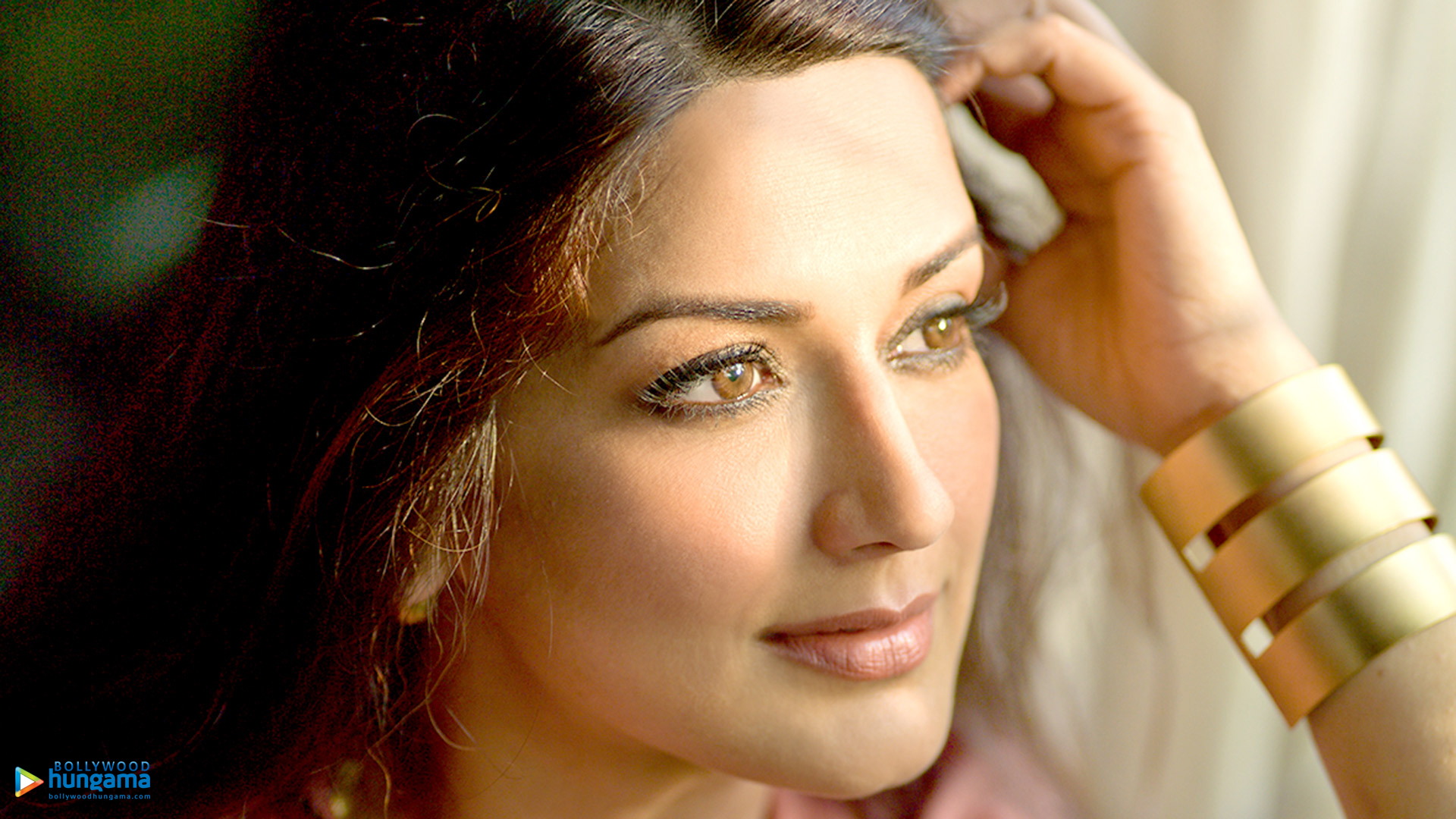 Sonali Bendre Wallpapers - Top Free Sonali Bendre Backgrounds -  WallpaperAccess