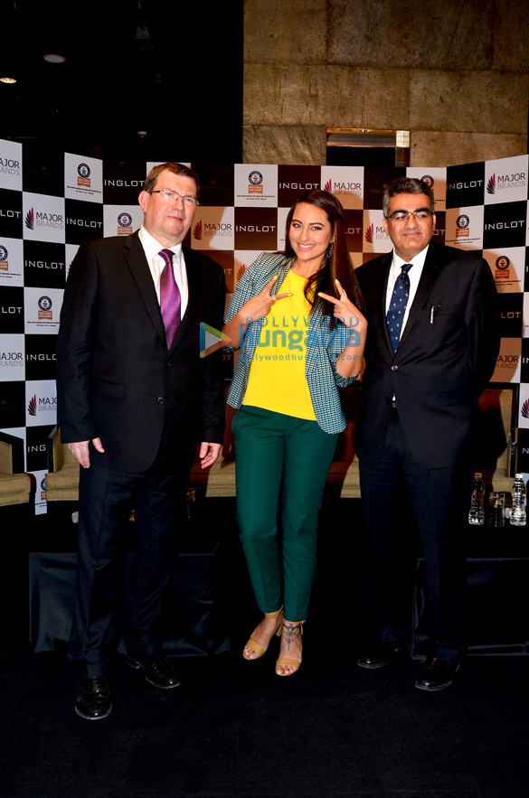 sonakshi sinha attends the painting fingernails competition on womens day 4