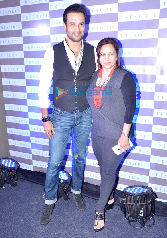 hrithik roshan bobby deol at the launch of tresorie store 17