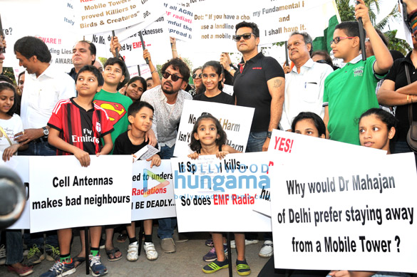 irrfan khan flags off the silent march by residents of lokhandwala oshiwara to prevent installation of 4g tower in public ground 2