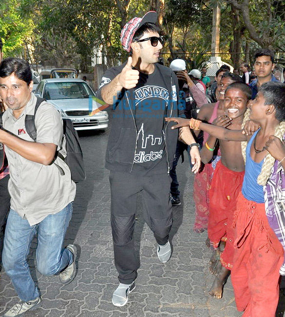 ranveer singh snapped post dubbing in bandra 3
